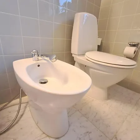 3 Min To Forest With Private Kitchen, Toilet And Living *