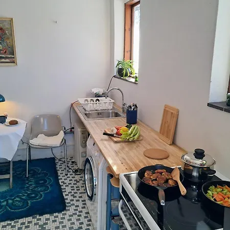 3 Min To Forest With Private Kitchen, Toilet And Living